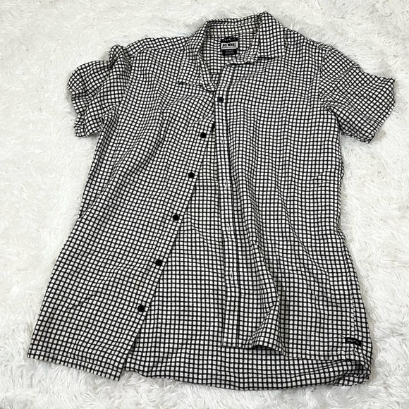 RVCA Checkered Black and White Button up

Size‎ S

Button up, surf skate - Picture 1 of 7